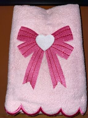 Bow and Heart Design with Scallop Border Hand Towel Set NWT